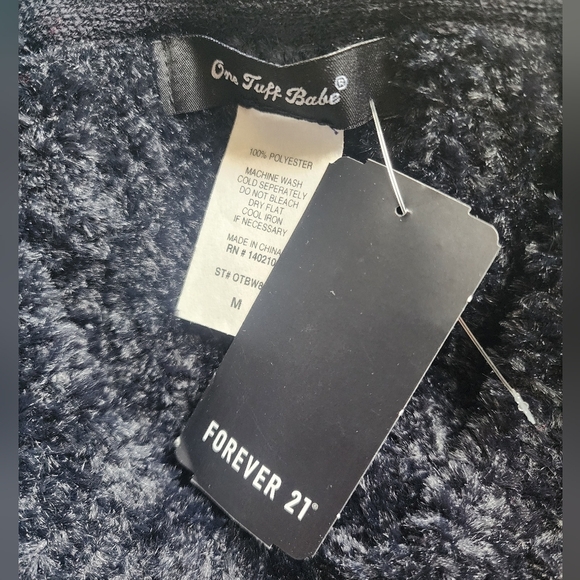 One Tuff Babe @ Forever 21 Thick Fuzzy Knit Sweater Size Medium Pullover Soft. - Picture 11 of 11